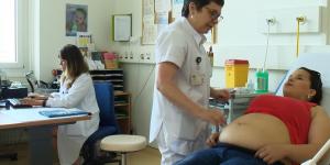 Enceinte et en surpoids : Une prise en charge innovante aux HUG